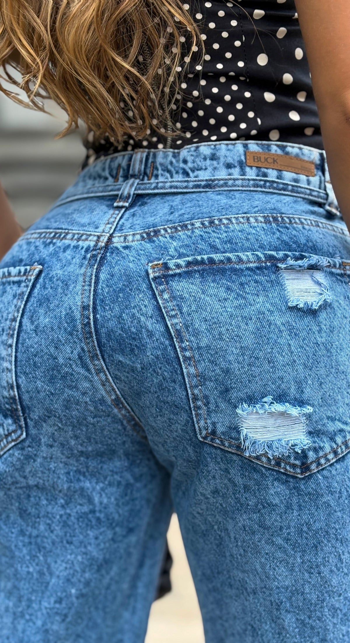 BOTA RECTA CINTURON AZUL CON CORDÓN BUCK LOS MEJORES JEANS DE COLOMBIA