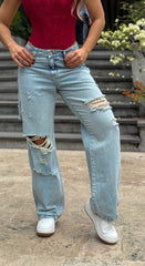 Jean Bota recta CON ROTOS BUCK JEANS
