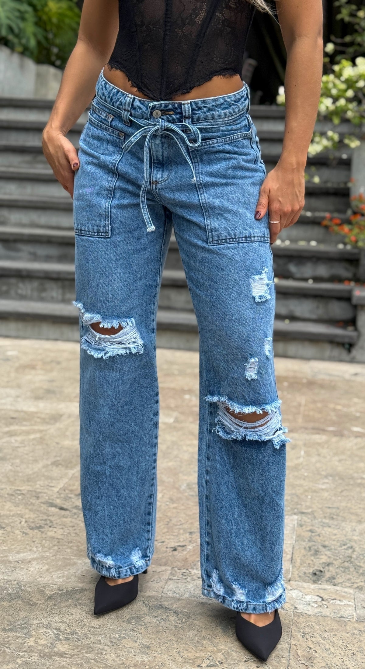 BOTA RECTA CINTURON AZUL CON CORDÓN BUCK LOS MEJORES JEANS DE COLOMBIA